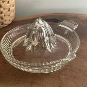 Vtg Clear Glass Citrus Juicer Reamer Ribbed Handle Manual Lemon Orange Squeezer